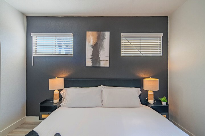 Room 4 of 193