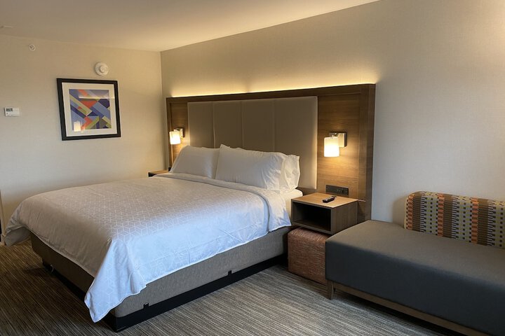 Room 2 of 60