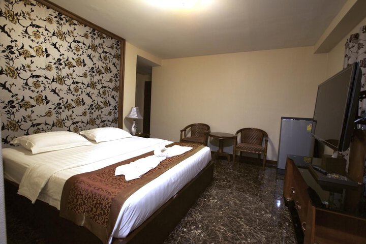 Room 10 of 35