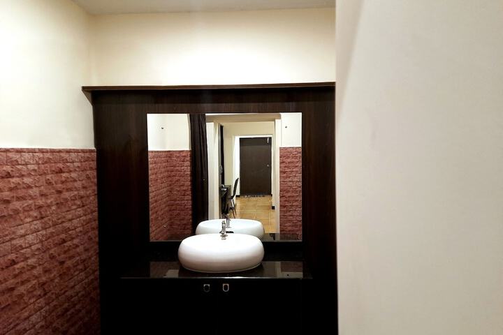 Room 30 of 37