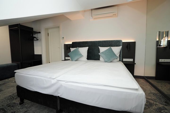 Room 28 of 59
