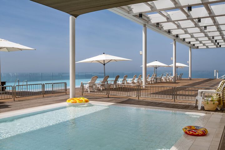 Hotel with Pool