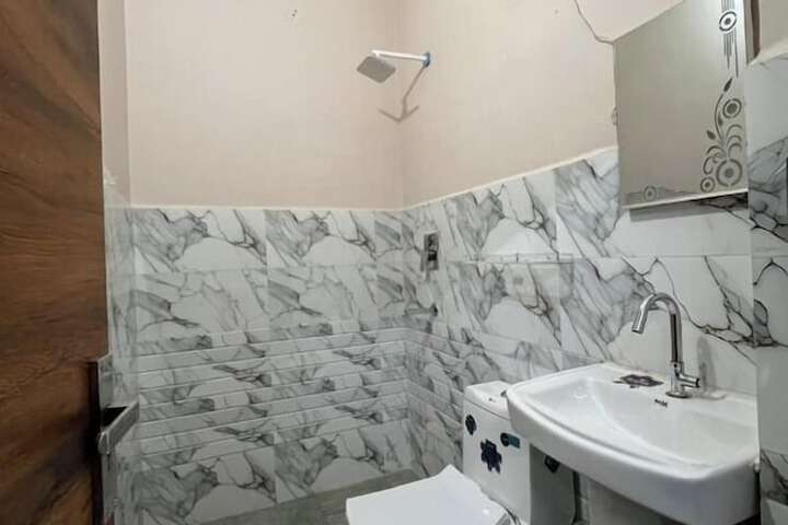 Room 12 of 18