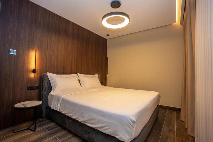 Room 8 of 77