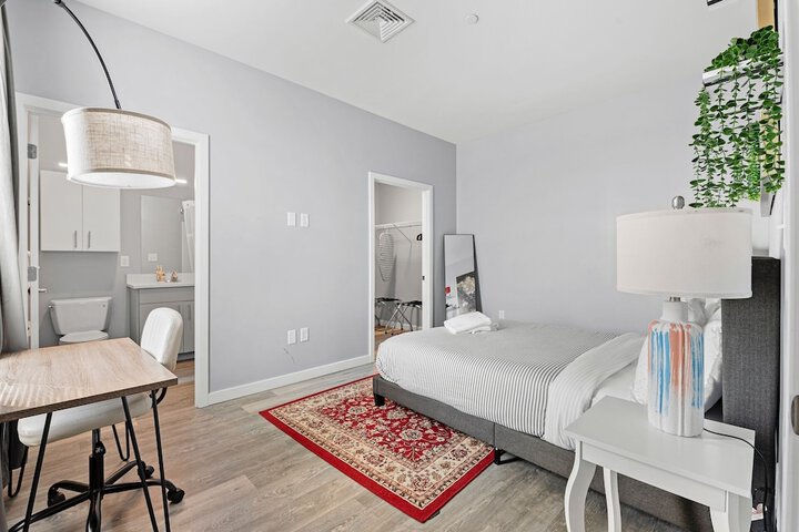 Room 8 of 232