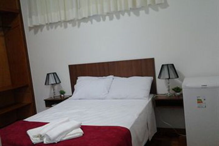 Room 9 of 18