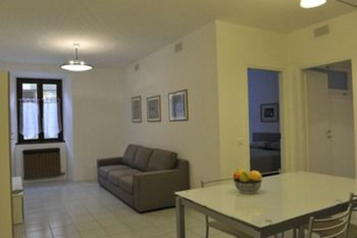 Room 11 of 102