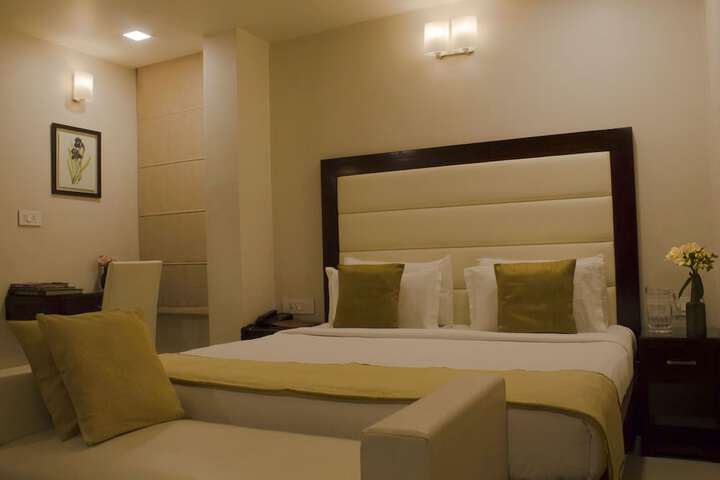 Room 15 of 33