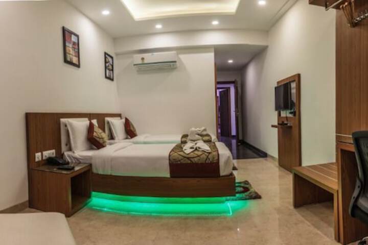 Room 14 of 65