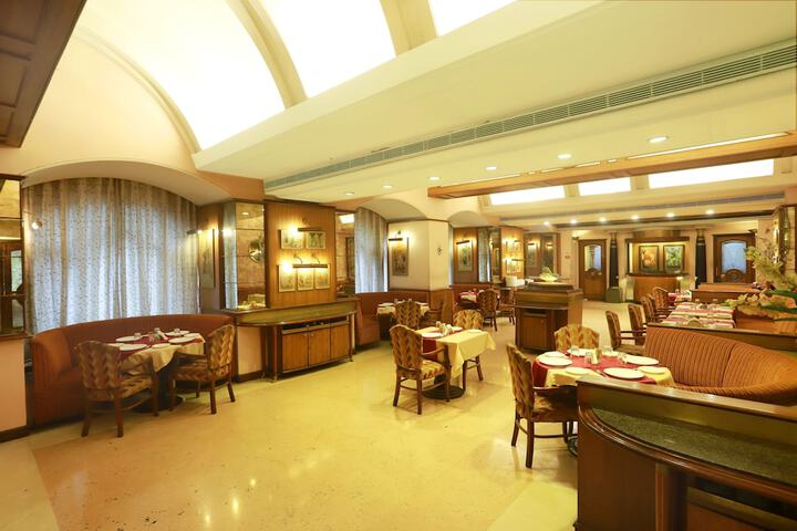 Dining 33 of 66