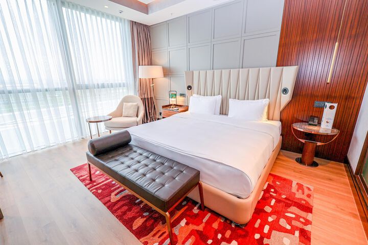 Room 33 of 132