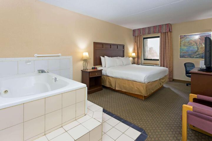 1 King Bed (1 of 4)