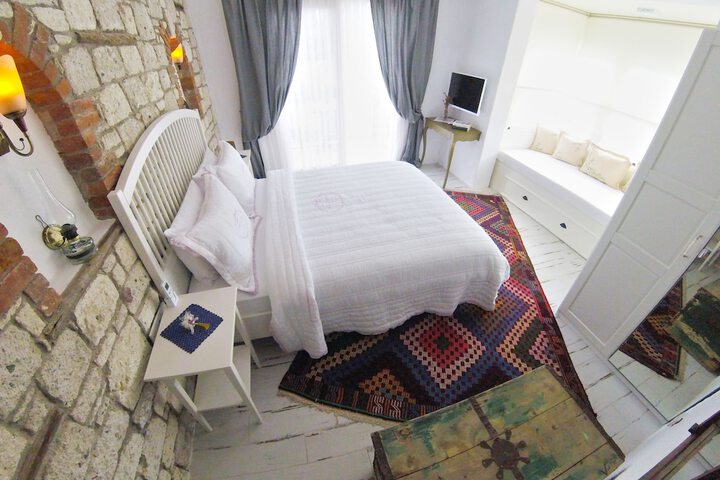 Room 10 of 77