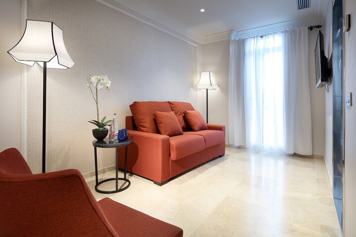 Room 14 of 38