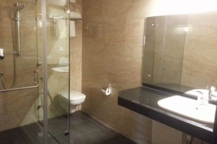 Room 2 of 9