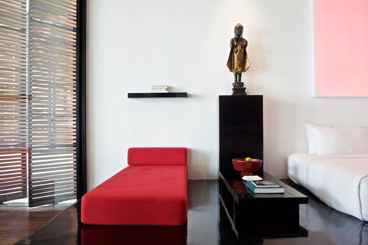 Room 4 of 95