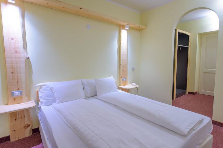 Room 6 of 39