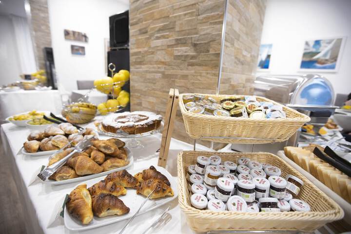 Breakfast/Coffee Service 46 of 69