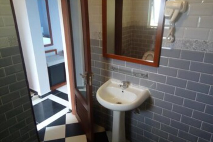 Room 4 of 24
