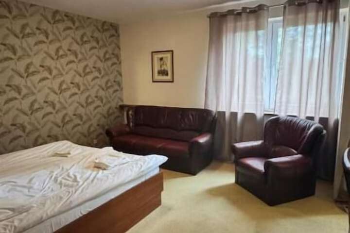 Room 5 of 12
