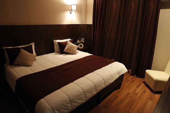 Room 10 of 20