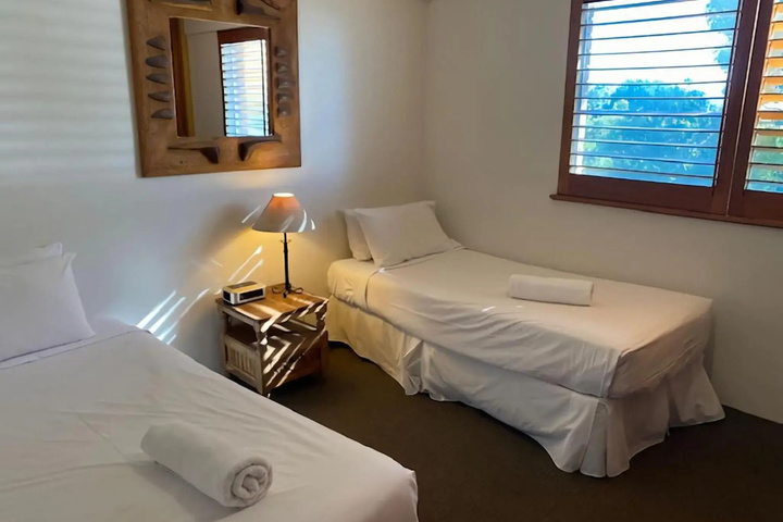 Room 4 of 12