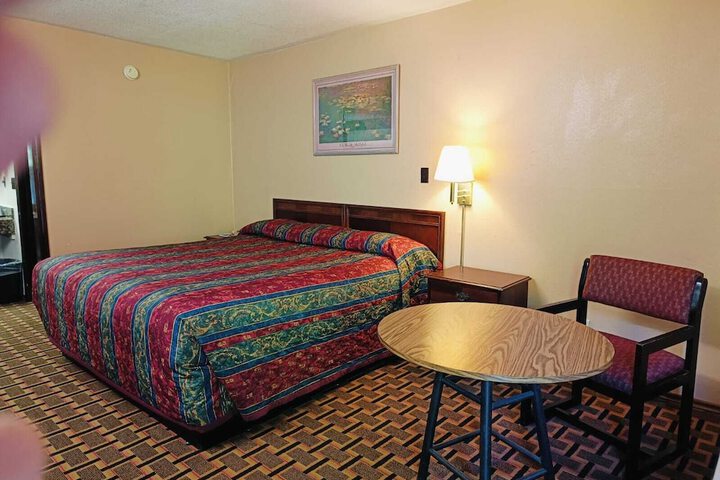 Room 13 of 27