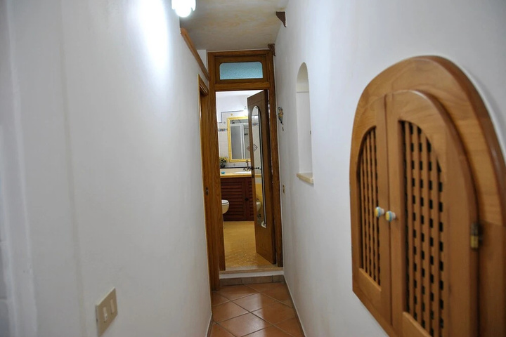 Room 9 of 15