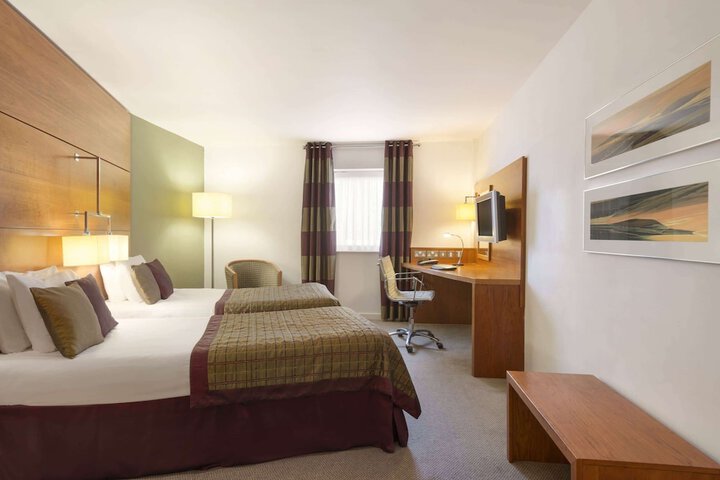 Room 16 of 40