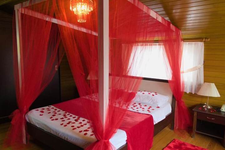 Room 2 of 33