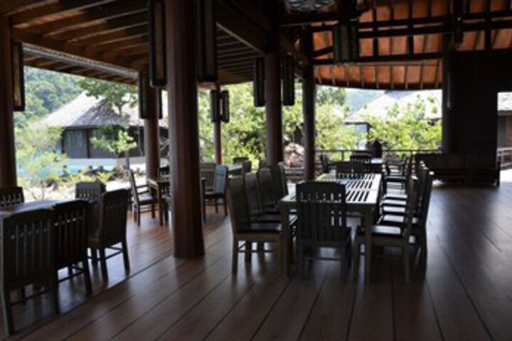 Dining 16 of 16