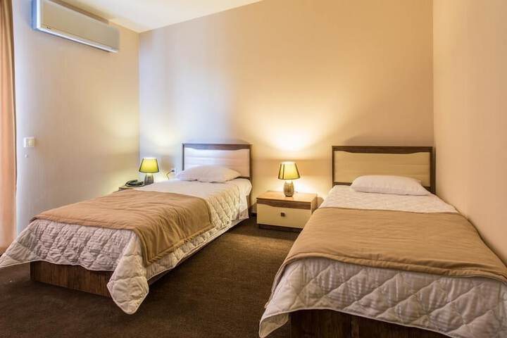 Room 8 of 16