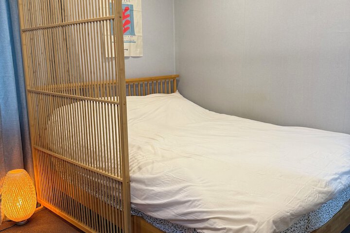 Room 9 of 42