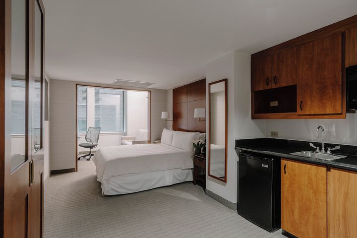 Club Queen Bed (9 of 13)