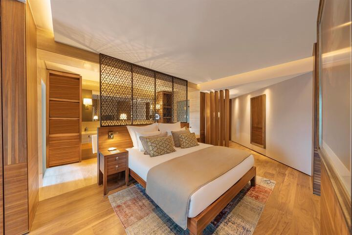 Room 166 of 320