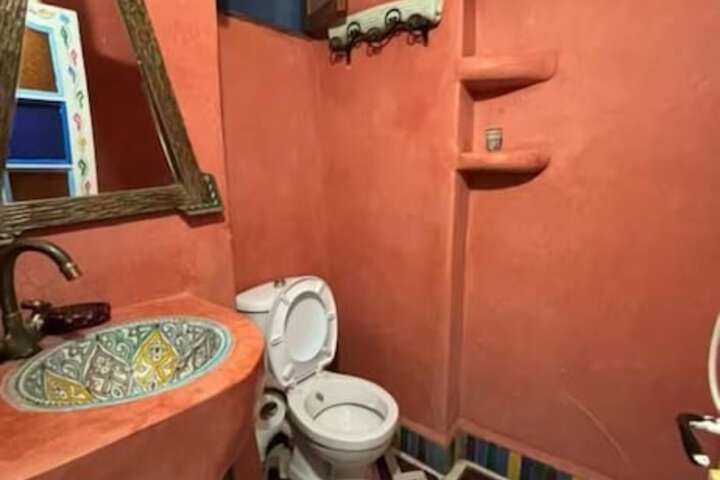 Room 10 of 16