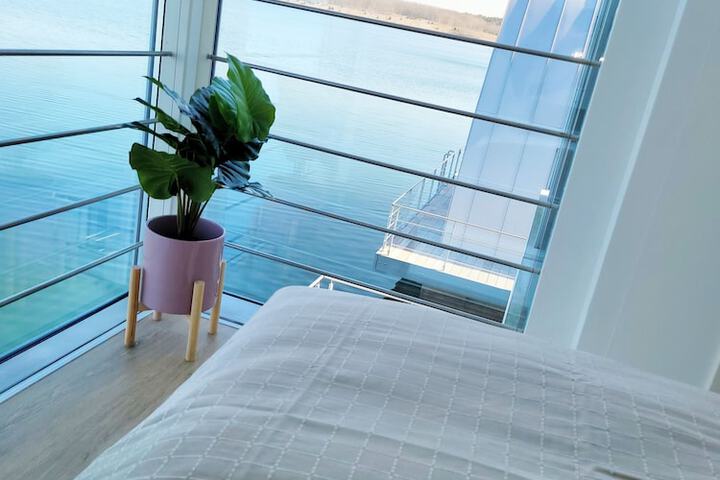 Room 63 of 149