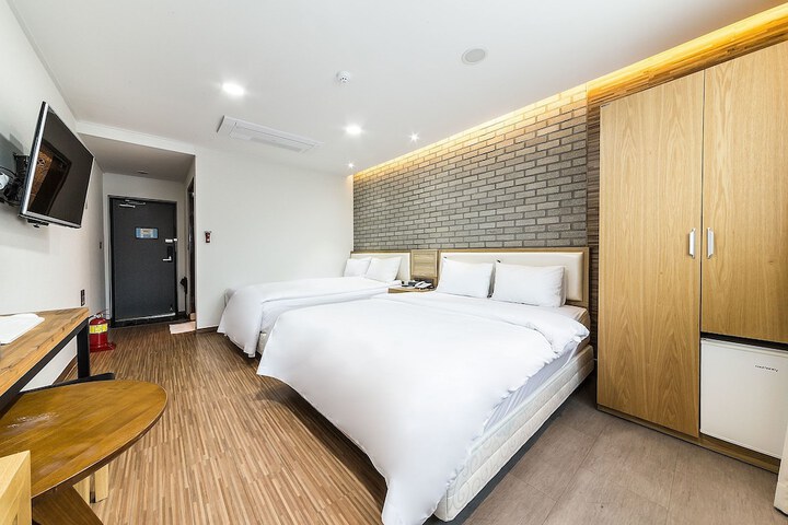 Room 12 of 29