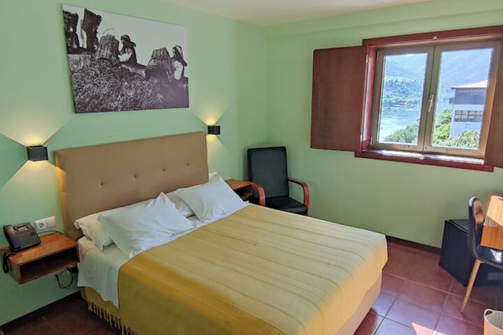Room 3 of 49