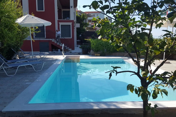 Pool 11 of 25
