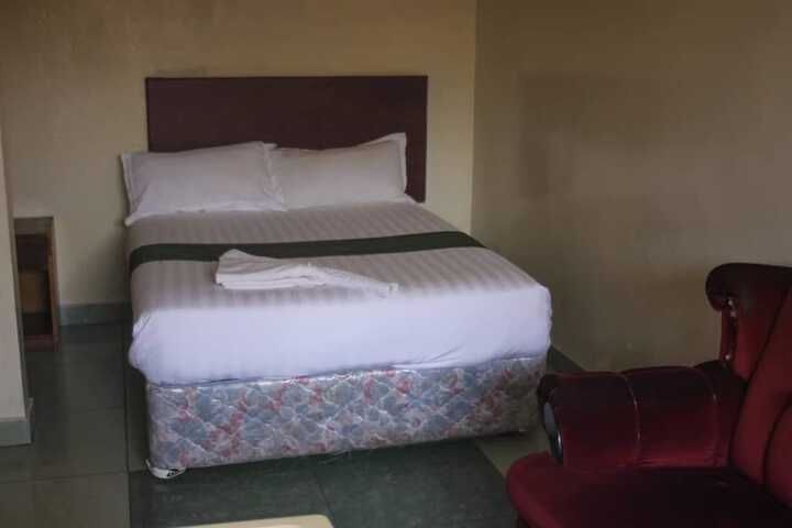 Room 2 of 34