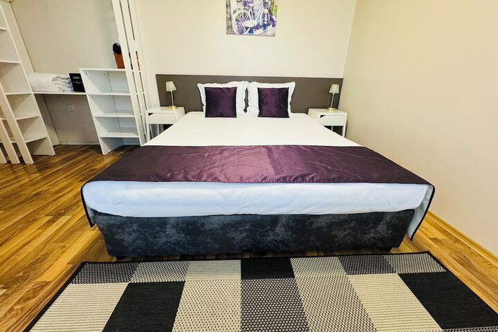 Room 44 of 102