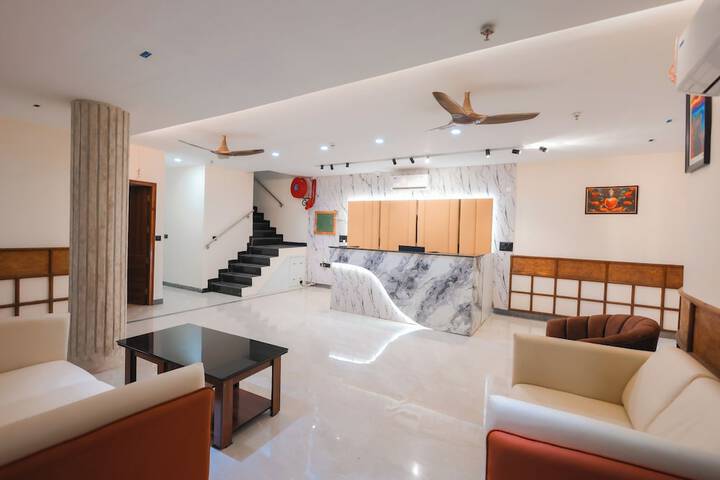 Room 6 of 11