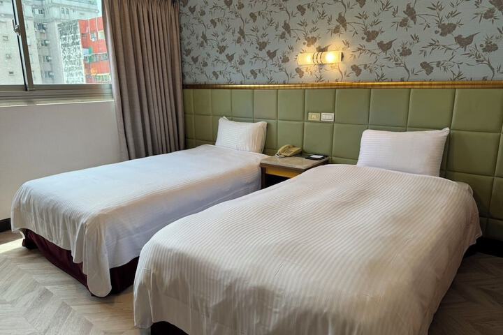 Room 3 of 21