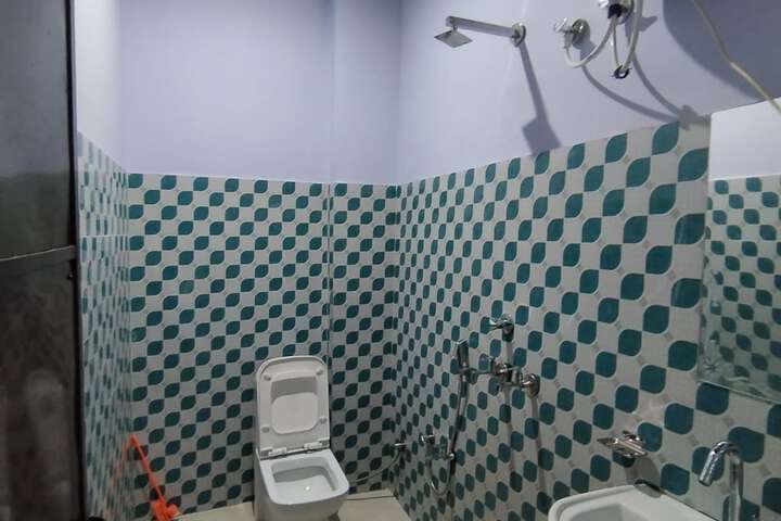 Room 13 of 25