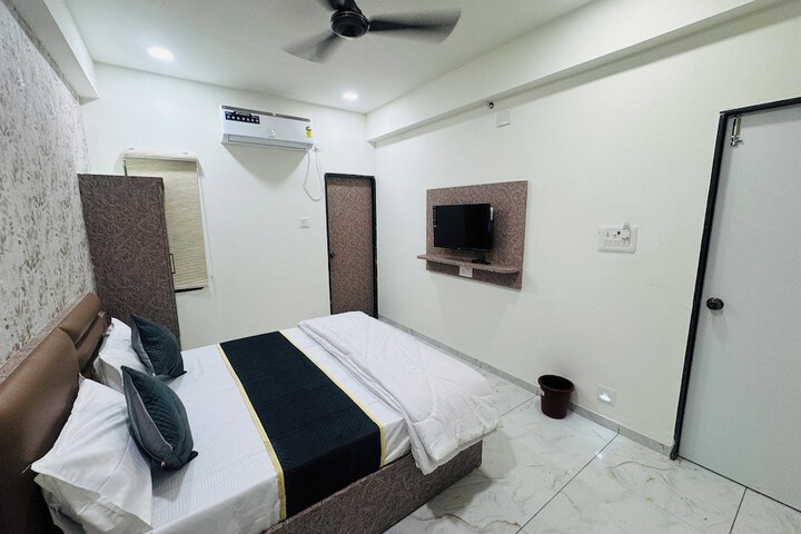 Room 13 of 21