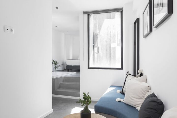 Room 53 of 100