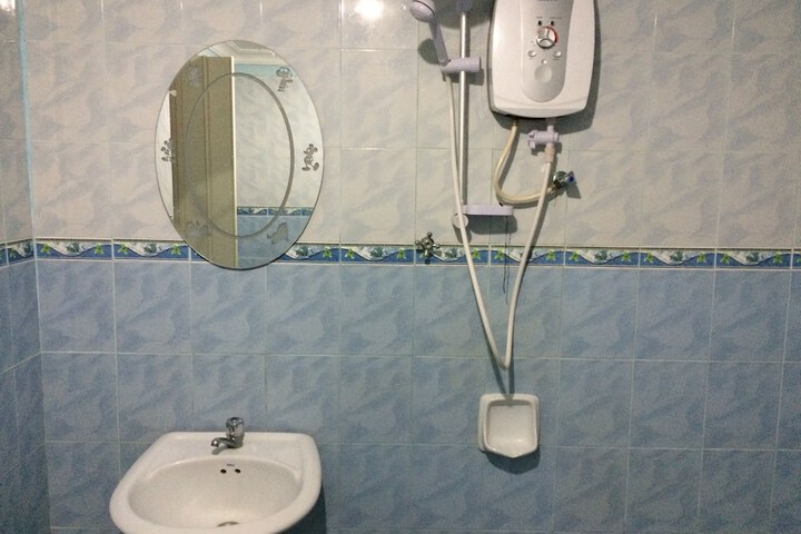 Room 12 of 19