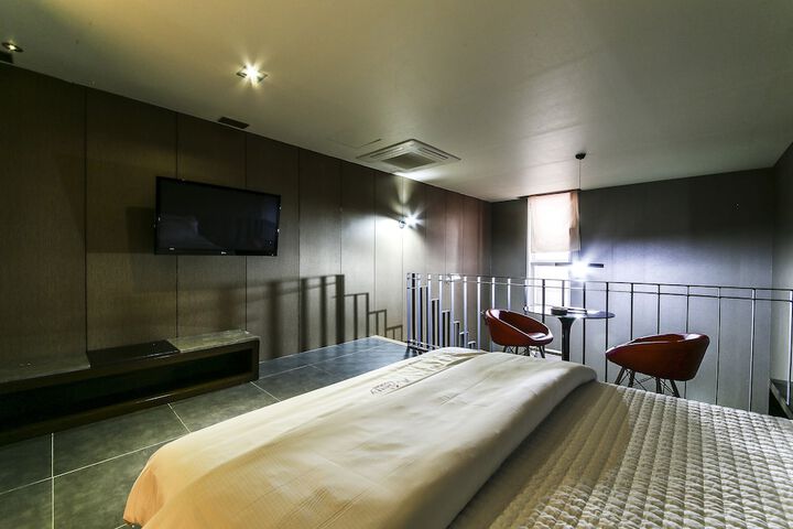 Room 16 of 95