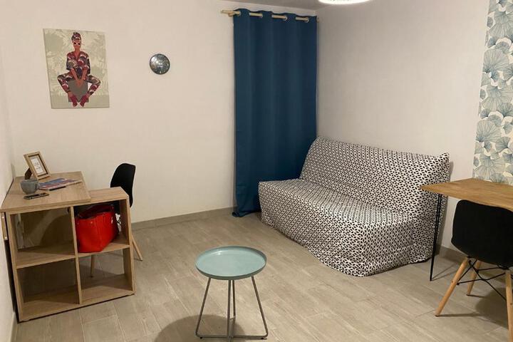Room 2 of 6